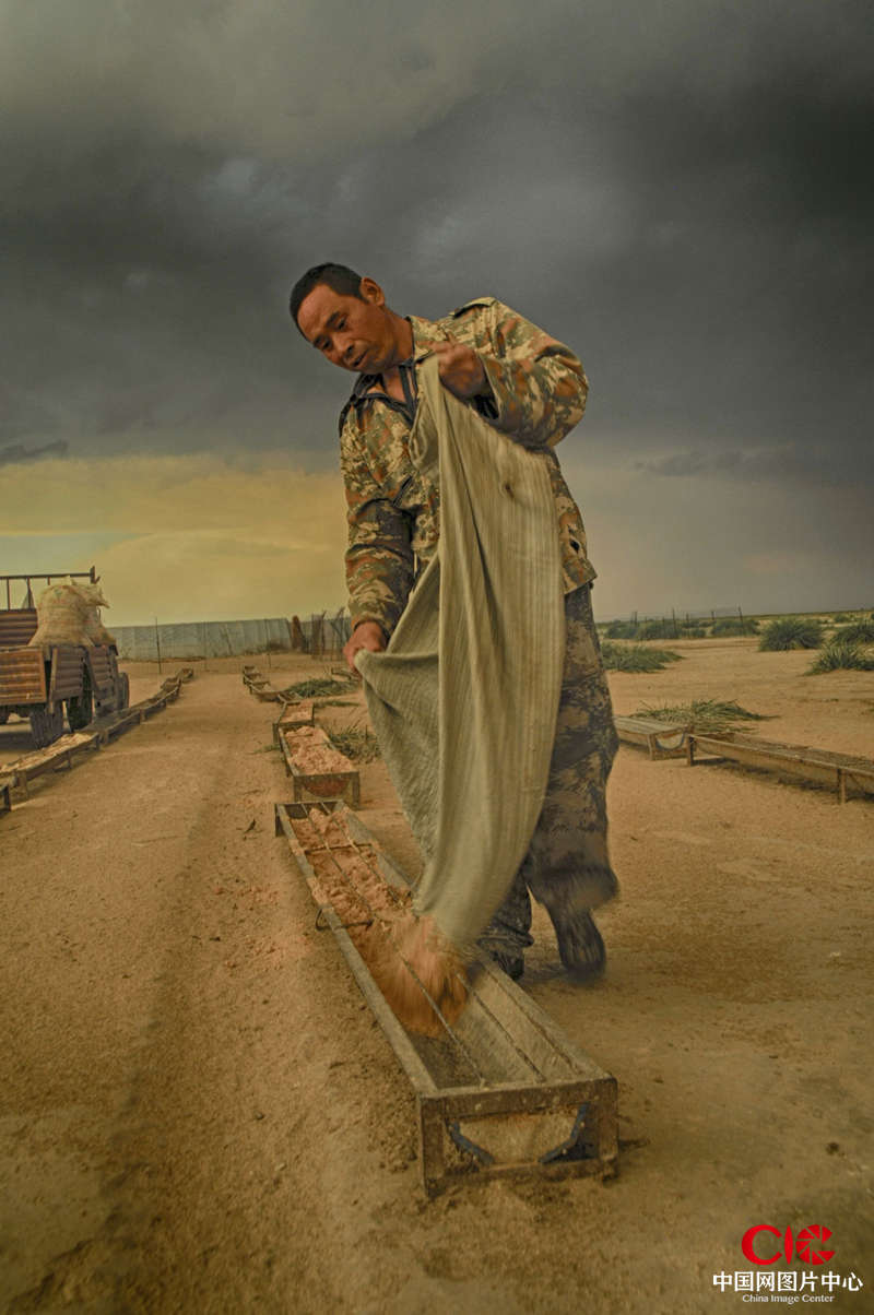 向海大雁饲养员 摄影：Francisco