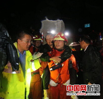 浙江丽水发生山体滑坡多人失联 消防救出4人(图) 浙江丽水发生山体滑坡多人失联 消防救出4人(图)