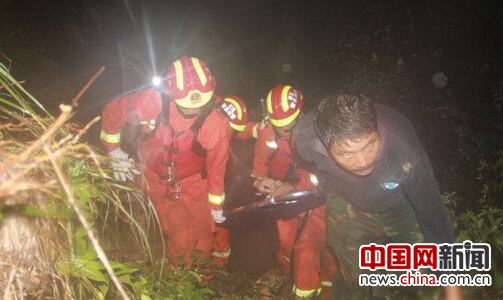 浙江丽水发生山体滑坡多人失联 消防救出4人(图) 浙江丽水发生山体滑坡多人失联 消防救出4人(图)