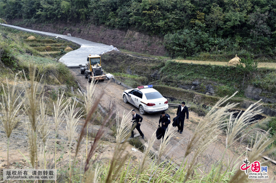 重庆云阳：“背包法庭”进山村