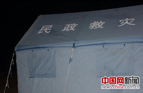 玉树消防到达杂多县 为震区受灾群众搭建帐篷(图)