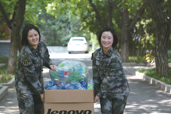 小兵大爱，春风化雨<BR>——某部通信总站长途台女兵捐助贫困失学女童纪事