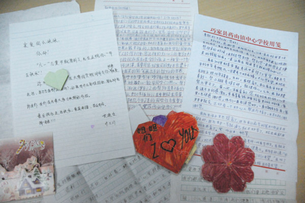 小兵大爱，春风化雨<BR>——某部通信总站长途台女兵捐助贫困失学女童纪事