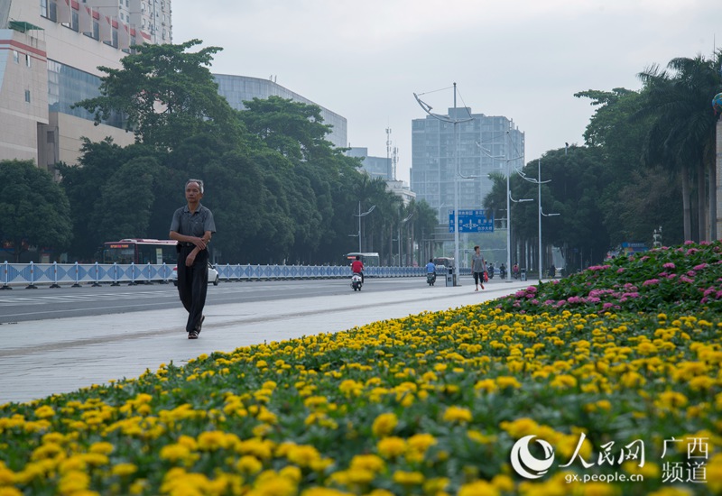 城市光影24小时:清晨6时的南宁(农冠斌、陆小桂、赵冬/摄)