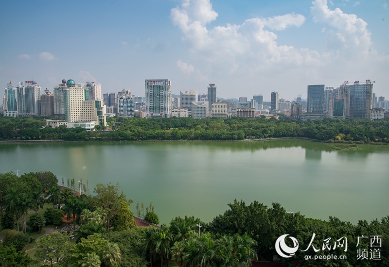 城市光影24小时:15时的南宁(农冠斌、陆小桂、赵冬/摄)