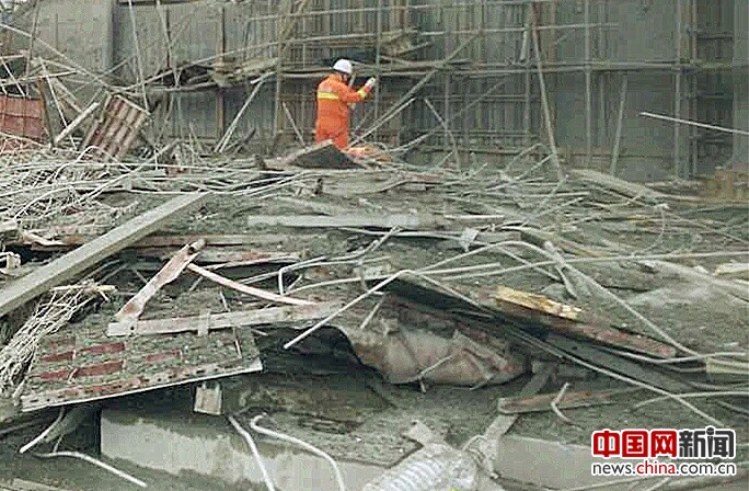江西丰城一电厂在建冷却塔施工平台倒塌_中国