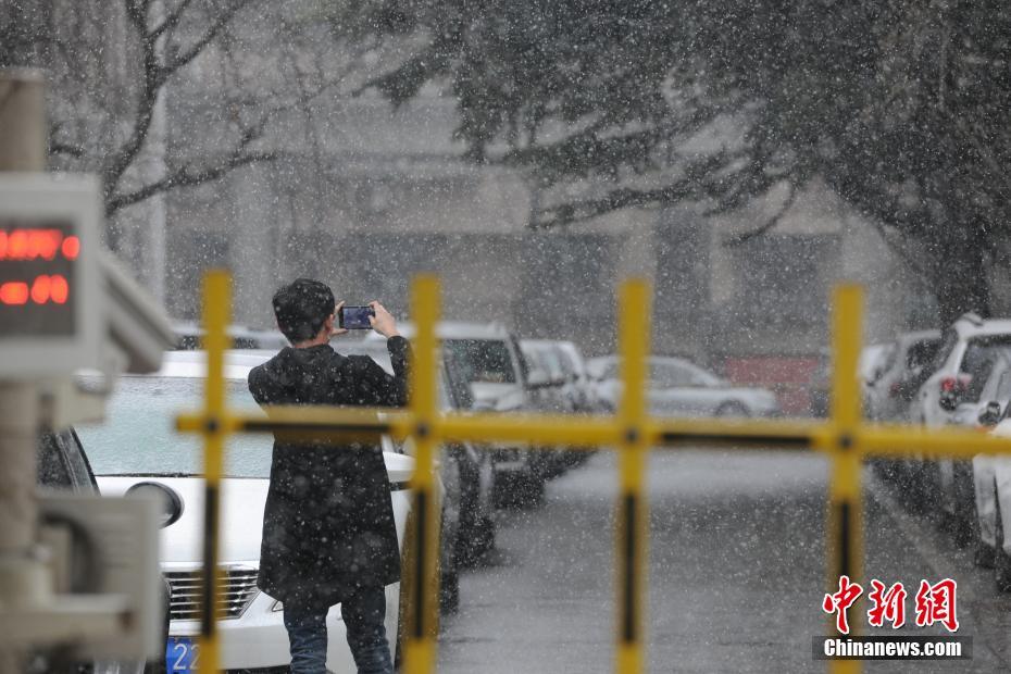 “春雪”袭京城 气温大幅下降