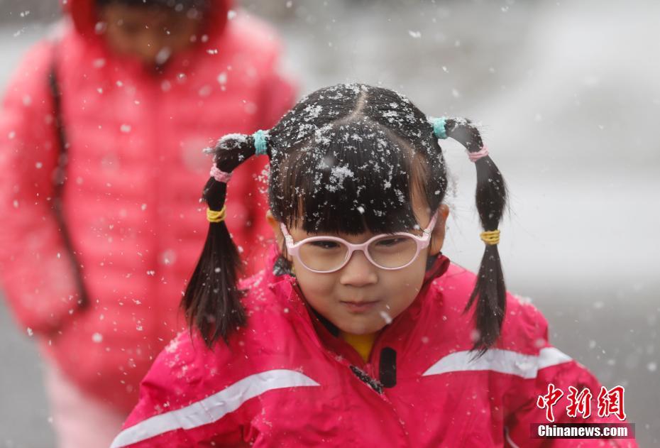 “春雪”袭京城 气温大幅下降