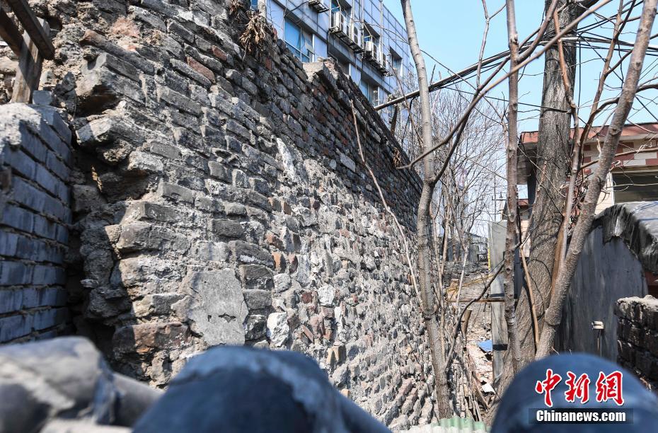 600余年古城墙残壁现身济南_中国发展门户网
