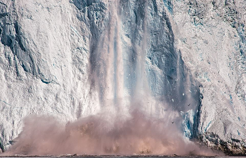 美摄影师拍北极冰融图呼吁重视环境问题