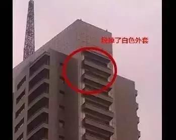 南京一90后女子欲跳楼 站29层阳台外足足5小