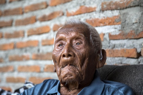 自称146岁印尼老翁去世 20多年前已买好墓地(图)