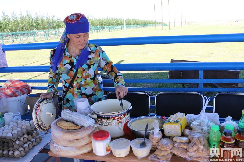 全国最小巴扎开张 助力哈萨克族村民实现脱贫 全国最小巴扎开张 助力哈萨克族村民实现脱贫