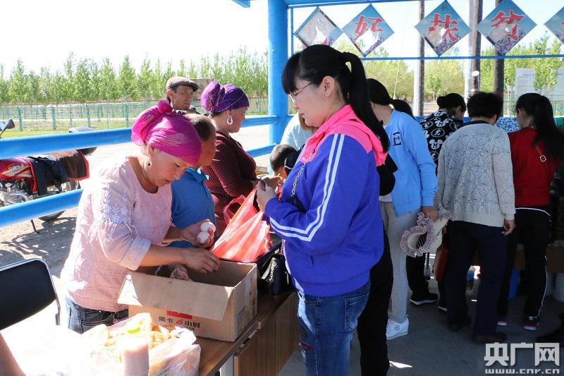 全国最小巴扎开张 助力哈萨克族村民实现脱贫