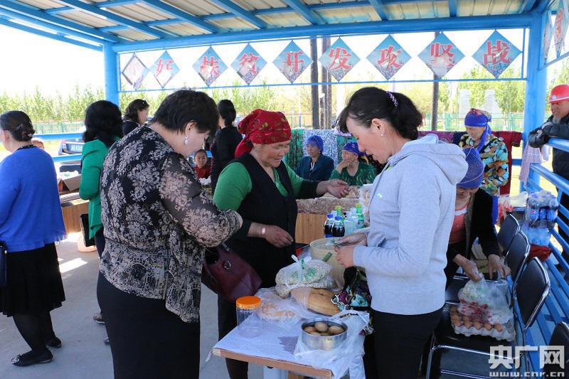 全国最小巴扎开张 助力哈萨克族村民实现脱贫 全国最小巴扎开张 助力哈萨克族村民实现脱贫