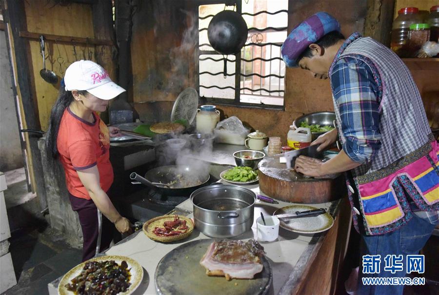 郁伍林和鲁冰花：带动怒族山寨脱贫致富的模范夫妻