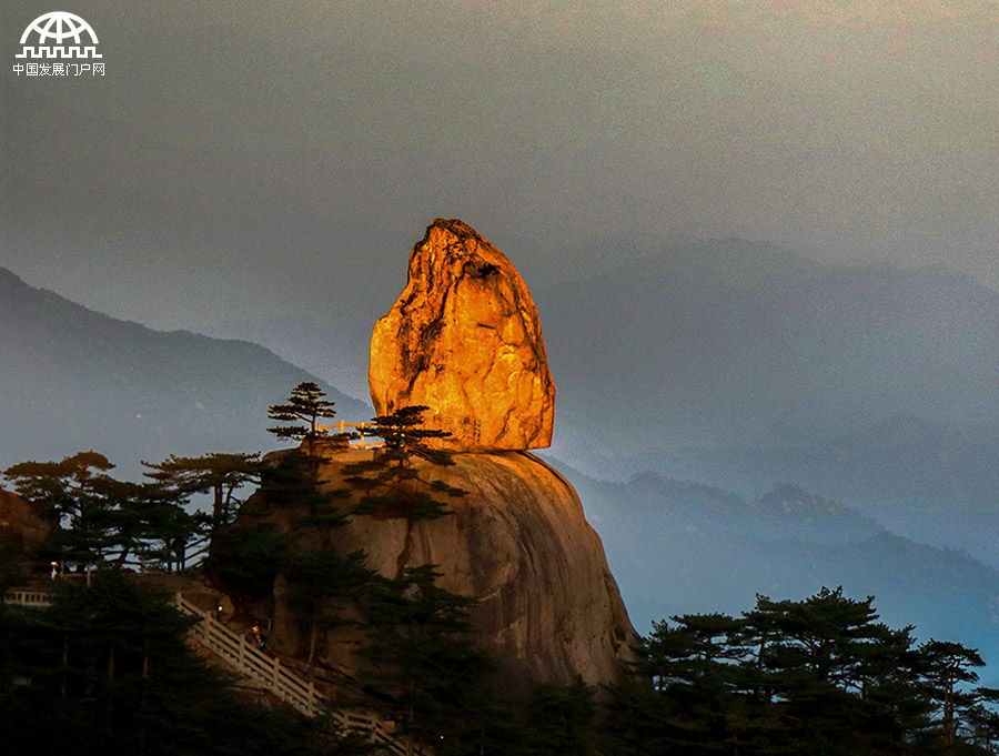 黄山光明顶处处皆是景