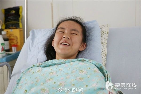 小学女生扑向歹徒为父挡刀:只想保护他