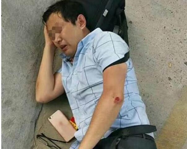 北京律师扬州法院门外遭殴打致骨折 打人者逃离