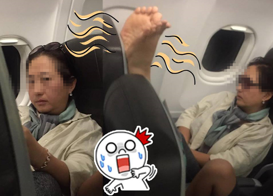 香港女子机舱内被韩国大妈拍醒:你换个座 我晾脚