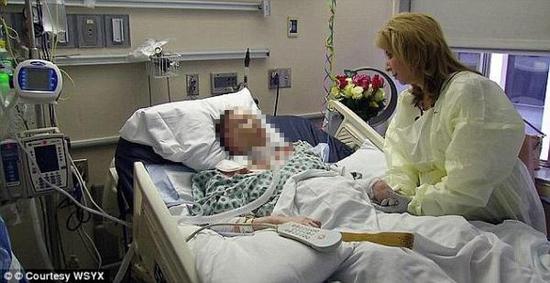 女子遭前男友浇汽油焚烧 挺过2年后不幸去世