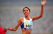 Assia El'hannouni of France breaks the world record and wins the T12 gold.