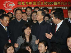 Chinese Premier Wen Jiabao takes group photos with UFIDA Software staff during his visit to Beijing-based Zhongguancun Science Park, known as China's Silicon Valley, December 27, 2008.