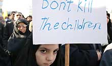 Iranian people hold a demonstration in Tehran, capital of Iran, on January 2, 2009, to protest against Israel's continued air strikes on the Gaza Strip.