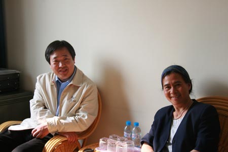 Yuming Liu (L1), chief of CnDG's program, and and Dr. Tran Thi Thu Huong (R1), director of Vietnam Development Gateway, posting before the camera during the 2008 Asia-Pacific Country Gateway (CG) forum. The forum was held in Hanoi, the capital of Vietnam, from December 1 to December 5. CnDG was invited to attend the forum and share experiences with other CGs.
