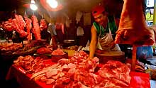 A meat vendor sells pork at a market in Manila, capital of the Philippines, on January 8, 2009. A team of international experts is investigating the Ebola Reston virus found in pigs at two farms in the northern Philippines, the World Health Organization (WHO) said on Thursday.