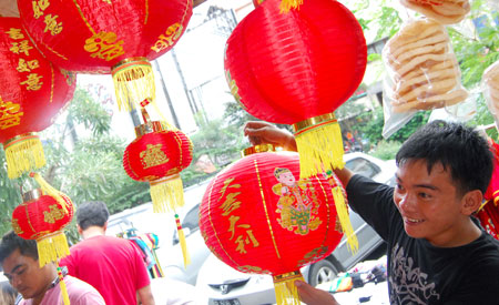 A man picks red lanterns at the Chinatown in Jakarta, captial of Indonesia, on Jan. 8, 2009. As the traditional Chinese Spring Festival is coming, red lanterns, mascots and various decorations come in to market in Jakarta.