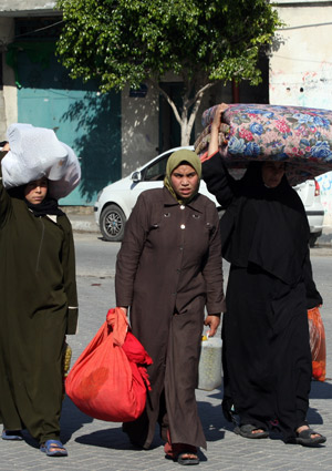 Palestinian women leave their homes after Israel's offensive in Gaza, Jan. 9, 2009.