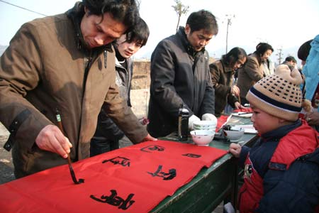 Calligraphers write spring couplets for the local farmers in Chaohu City, east China's Anhui Province, on January 11, 2009, to welcome the forthcoming Chinese traditional Spring Festival which falls on January 26 this year.