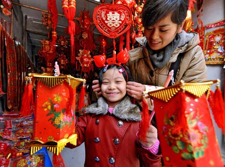 A woman and her girl choose lanterns at a market in Fuzhou, capital of east China's Fujian Province on January 13, 2009, as the traditional Chinese Lunar New Year approaches. 