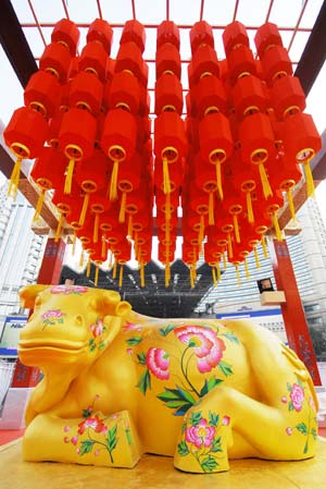 Photo taken on January 13, 2009 shows an ox-shaped sculpture on the Nanjing Road in Shanghai, China. As the Year of Ox in Chinese lunar calendar approaching, the city is permeated with a holiday atmosphere. The Chinese Year of Ox will start from January 26, 2009.