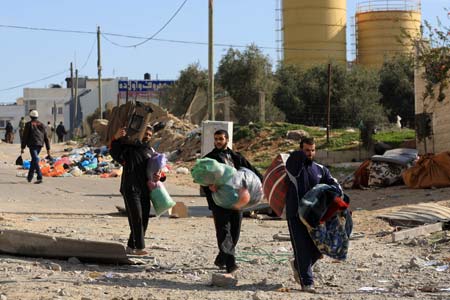 Palestinians retrieve their belongings for their house in the al Karama area of Gaza City on January 13, 2009. Israeli soldiers fought heavy battles with local militants in Gaza early on Tuesday. Medics said on Monday that over 900 people have been killed and more than 4,100 others wounded since Israeli military operation on December 27, 2008.