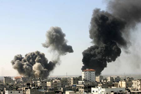 Smoke rises following explosions from an Israeli airstrike in Rafah, in the southern Gaza Strip, on January 13, 2009.