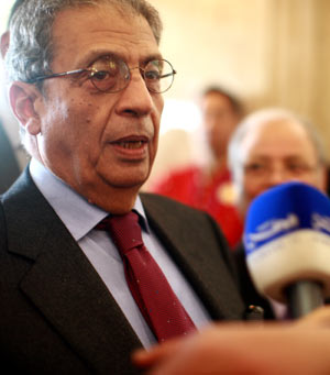 Arab League Secretary General Amr Moussa receives interviews in Kuwait City, Kuwait, on January 15, 2009. Mussa said on Wednesday there was no quorum to convene an Arab summit in Qatar this week on Israel's offensive in Gaza. [Xinhua]