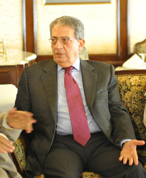 Arab League Secretary General Amr Moussa gestures as he speaks in Kuwait City, Kuwait, on January 15, 2009. Mussa said on Wednesday there was no quorum to convene an Arab summit in Qatar this week on Israel's offensive in Gaza. [Xinhua]