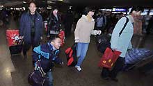 Passengers head for their trains at the Beijing West Railway Station in Beijing on January 15, 2009. China's annual Spring Festival pessenger rush is getting started these days as the Spring Festival comes close.