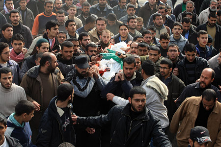 Palestinian Hamas members carry the body of Hamas Interior Minister Said Siam during his funeral in Gaza City, on January 16, 2009.