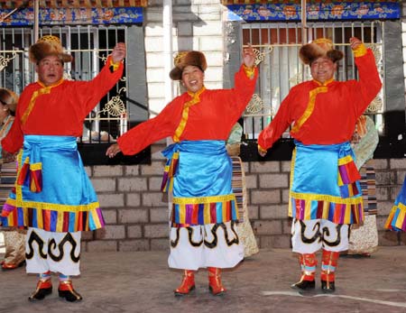 People of the Tibetan ethnic group dance to celebrate the setting of the Serfs Emancipation Day in Lhasa, capital of southwest China's Tibet Autonomous Region, on January 19, 2009.