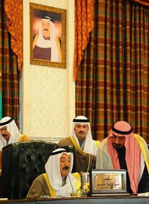 Emir of Kuwait Sheikh Sabah al-Ahmad al-Jaber al-Sabah (L, front) attends the closing session of the Arab Economic, Social and Development Summit in Kuwait City, Kuwait, on January 20, 2009. The first Arab economic summit concluded on January 20, 2009.