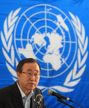 United Nations Secretary-General Ban Ki-moon (C) makes a speech during his visit to the damaged UN compound in Gaza City, on January 20, 2009.