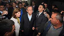 United Nations Secretary-General Ban Ki-moon (C) visits the damaged UN compound in Gaza City, on January 20, 2009.