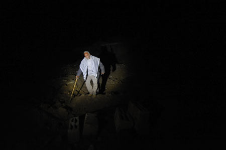 Homeless Palestinian Muhammed Abdu-Rabi walks near his temporary shelter in Gaza, on January 22, 2009. Muhammed lost two daughters and his house in the conflict.