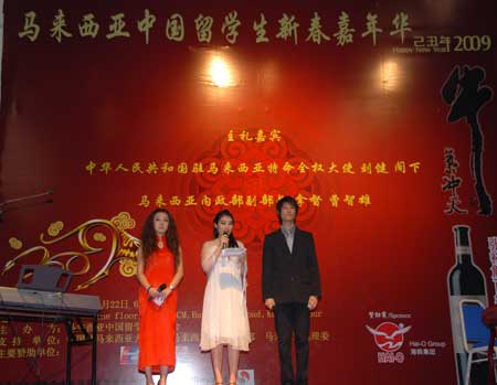 Chinese students host the Spring Festival evening in Kuala Lumpur, the capital of Malaysia, on January 22, 2009. The festive evenng was held by the China Student Federation Malaysia to celebrate the imminent Chinese Lunar New Year.