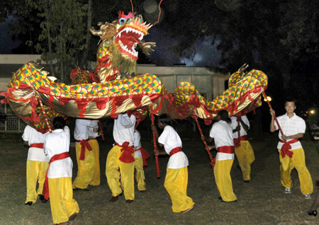 Chinese people living in Kenya perform dragon dance with local residents at the Chinese Embassy in Kenya in Nairobi, capital of Kenya, on January 23, 2009.