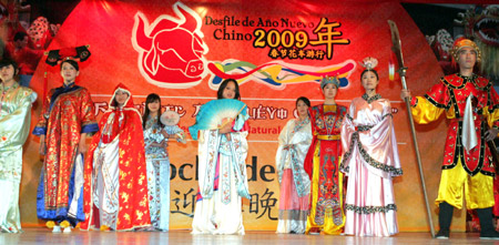 Students from Chinese Cultural Institute display Chinese costumes in Mexico City, capital of Mexico, on January 23, 2009.