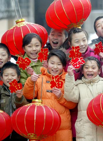 Children hold red lanterns celebrating the upcoming Chinese Lunar New Year of Ox, in the city of Shenyang, northeast China's Liaoning Province on Saturday, on January 24, 2009.